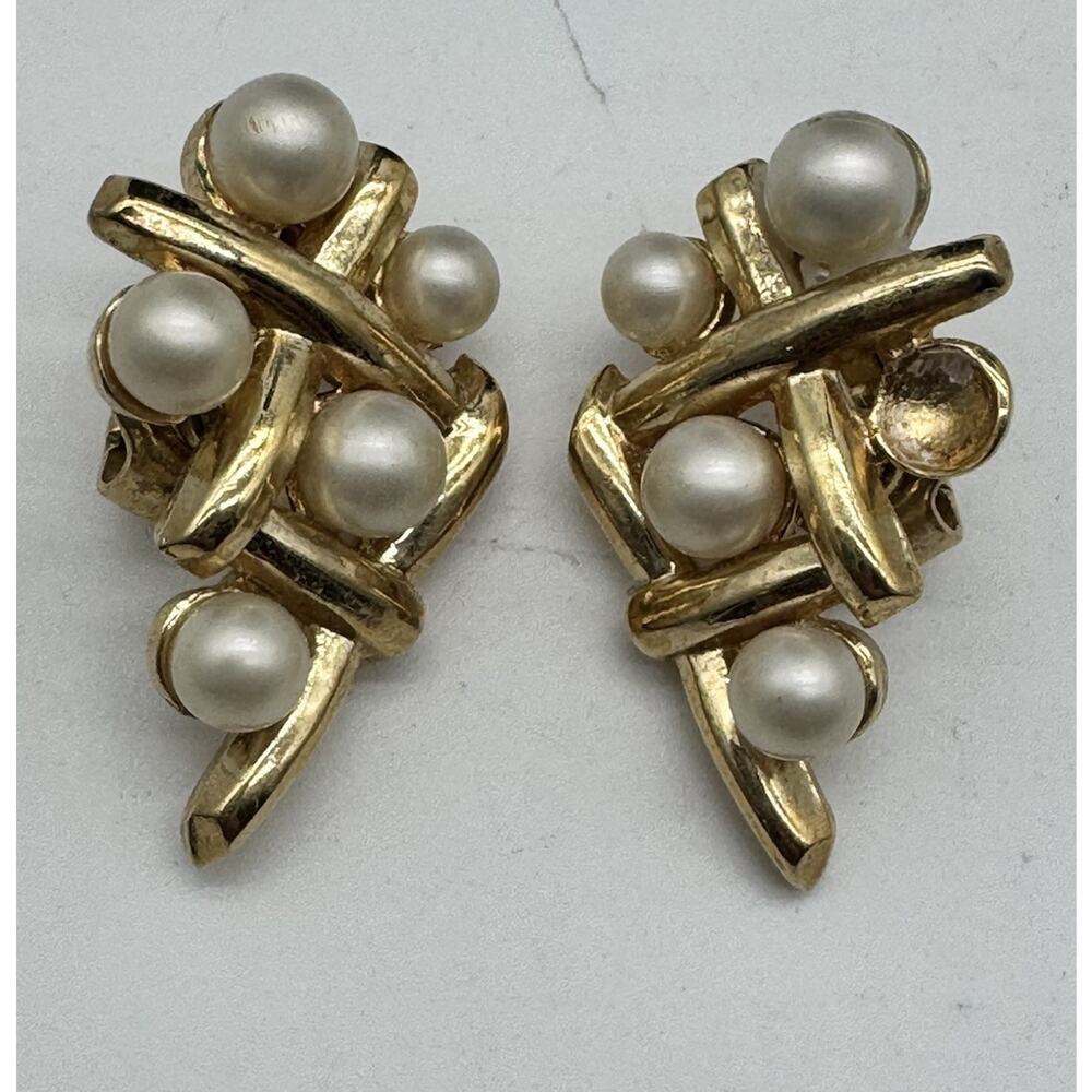 VTG Crown Trifari Luxury Earrings Faux Pearl Gold Tone Clip On Signed READ